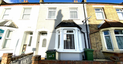 * BAY FRONTED VICTORIAN HOUSE  CHAIN FREE * THREE  BEDROOMS * TREE LINED RESIDENTIAL STREET *
