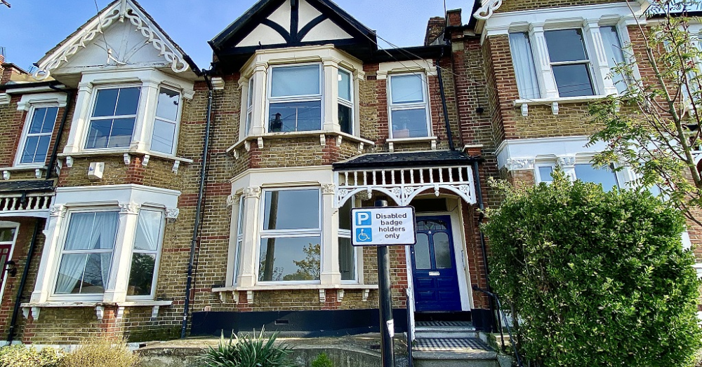 * STUNNING ONE BEDROOMED GARDEN FLAT FOR SALE* SOLE USE OF REAR GARDEN *