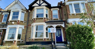 * STUNNING ONE BEDROOMED GARDEN FLAT FOR SALE*  SOLE USE OF REAR GARDEN *