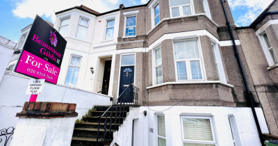£260,000 Beaumont Gibbs are pleased to offer for sale this beautiful lower ground floor bay fronted