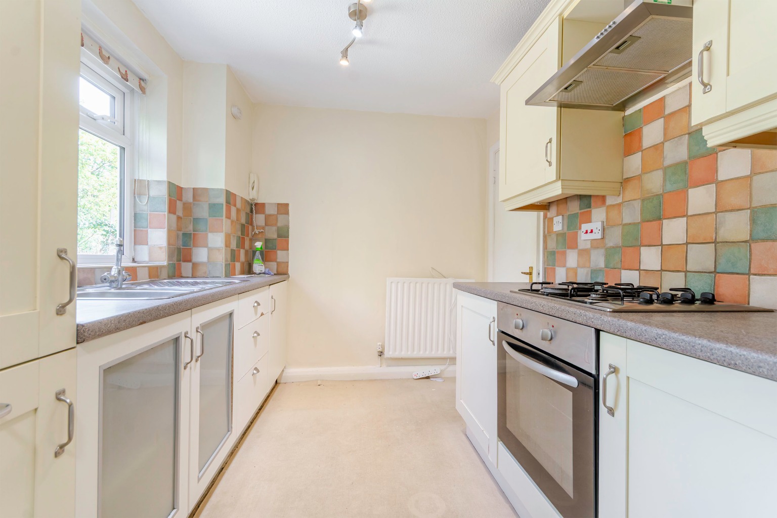 Three bedroom third floor apartment in the prestigious Park Estate