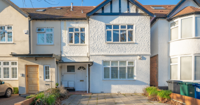 Exclusive listing on this spacious two bedroom converted garden flat...