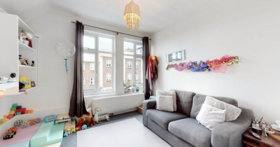 IMPRESSIVE AND SPACIOUS UPPER FLOOR APARTMENT NEAR HAMPSTEAD.
