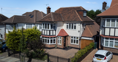 NEW PRICE ON THIS FIVE BEDROOM BEAUTIFUL FAMILY HOME CLOSE TO HENDON PARKS
