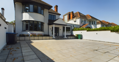 NEW INSTRUCTION!!🥳 One bedroom apartment nestled in an elegantly😍 redeveloped home! 🏡