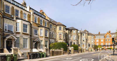 NEW INSTRUCTION!! Stunning One Bed For Sale In West End Lane!