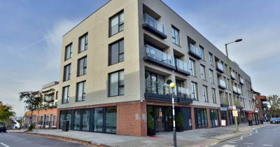 Wow 😍! Parking and a gym!