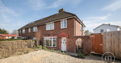 Exclusive listing on this three bedroom end of terrace house located in the Brent Cross area.