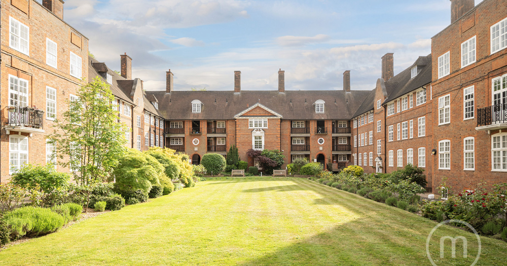 Top-Floor 1-Bed in Grade II Listed Mansion Block Opposite Heath Extension, NW11