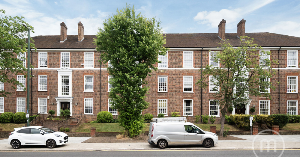 Elegant 3-Bed First-Floor Mansion Block Apartment in Temple Fortune, NW11
