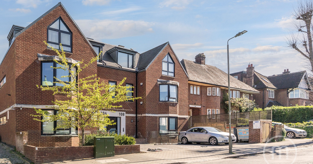 Bright One-Bedroom Apartment Moments from Golders Green Tube