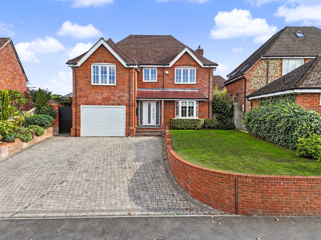 Exceptional turnkey family home in the heart of Bovingdon village Exceptional turnkey family home in the heart of Bovingdon village