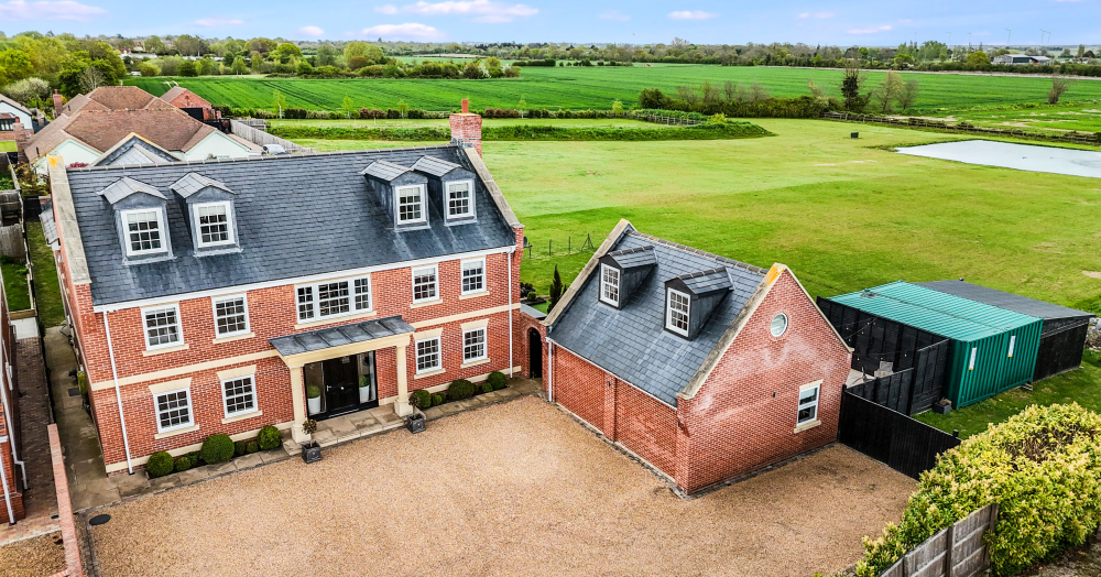 Guide Price £1,400,000 - £1,500,000 - Stunning Detached Residence