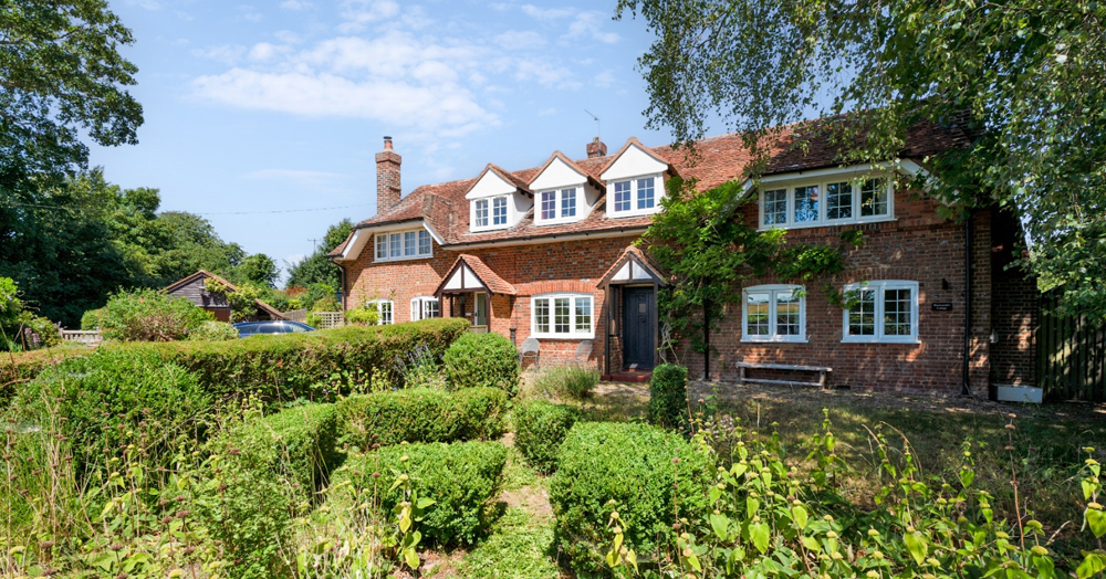 🏡 Property of the Month: Blacksmiths Cottage, Nuffield Lane, Oxfordshire OX10