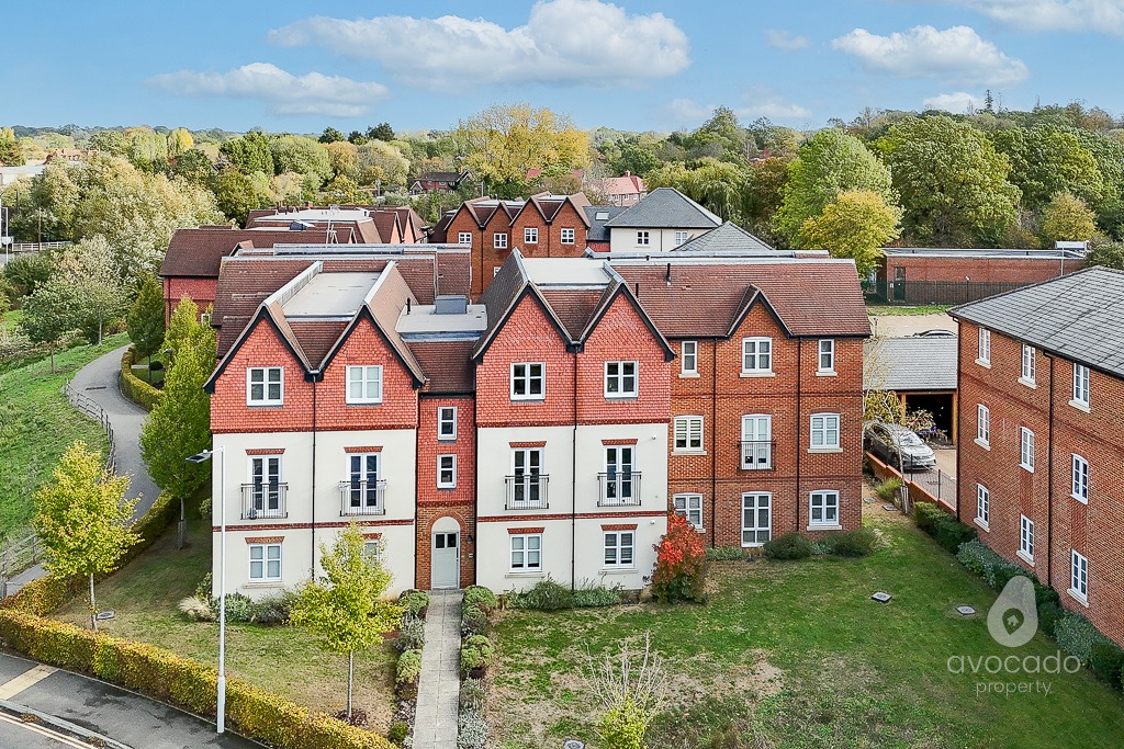 Beautiful Two Double Bedroom Apartment with Two Juliet Balconies & Two Allocated Parking Spaces