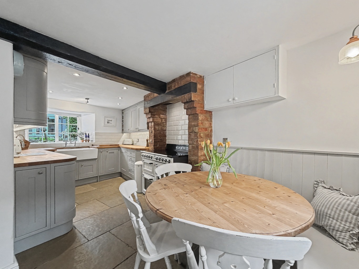 Thatch Cottage, 23 Main Road, Crick, Northamptonshire, NN6 7TU