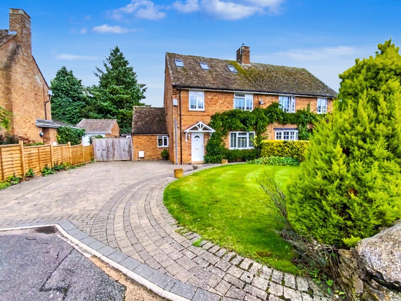 8 The Orchard, Staverton, NN11 6JA