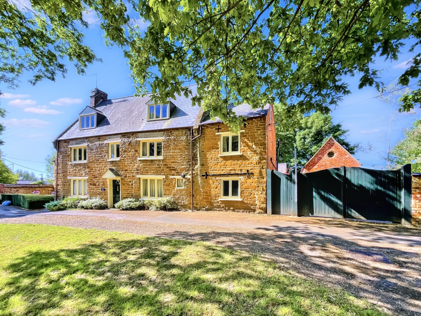 Blenheim Cottage, High Street, Flore