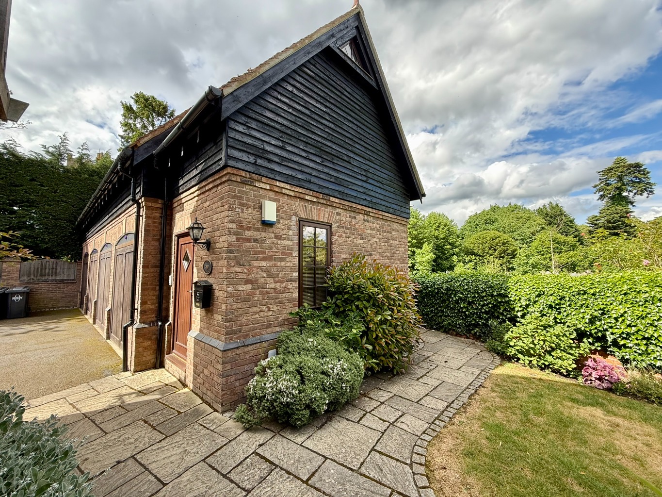 Guys Common, Dunchurch, CV22 6NQ.