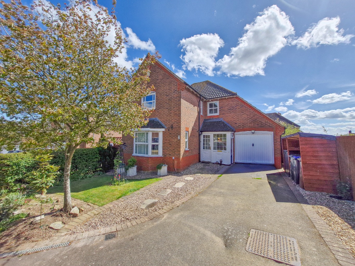 Rowallen Way, Daventry, NN11 9BS.