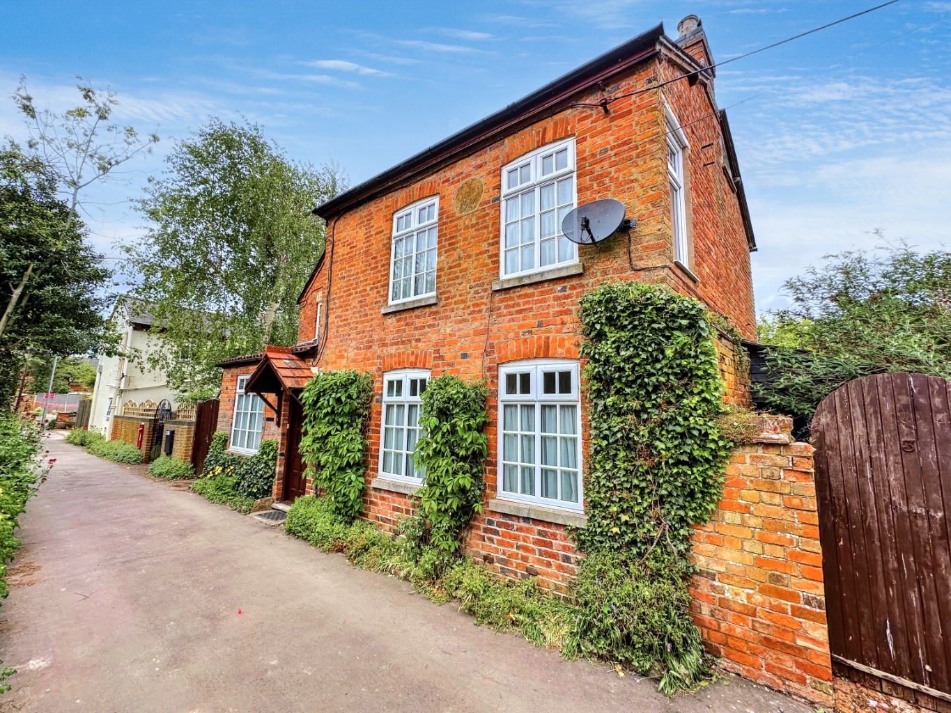Chapel Lane, Crick, NN6 7TW