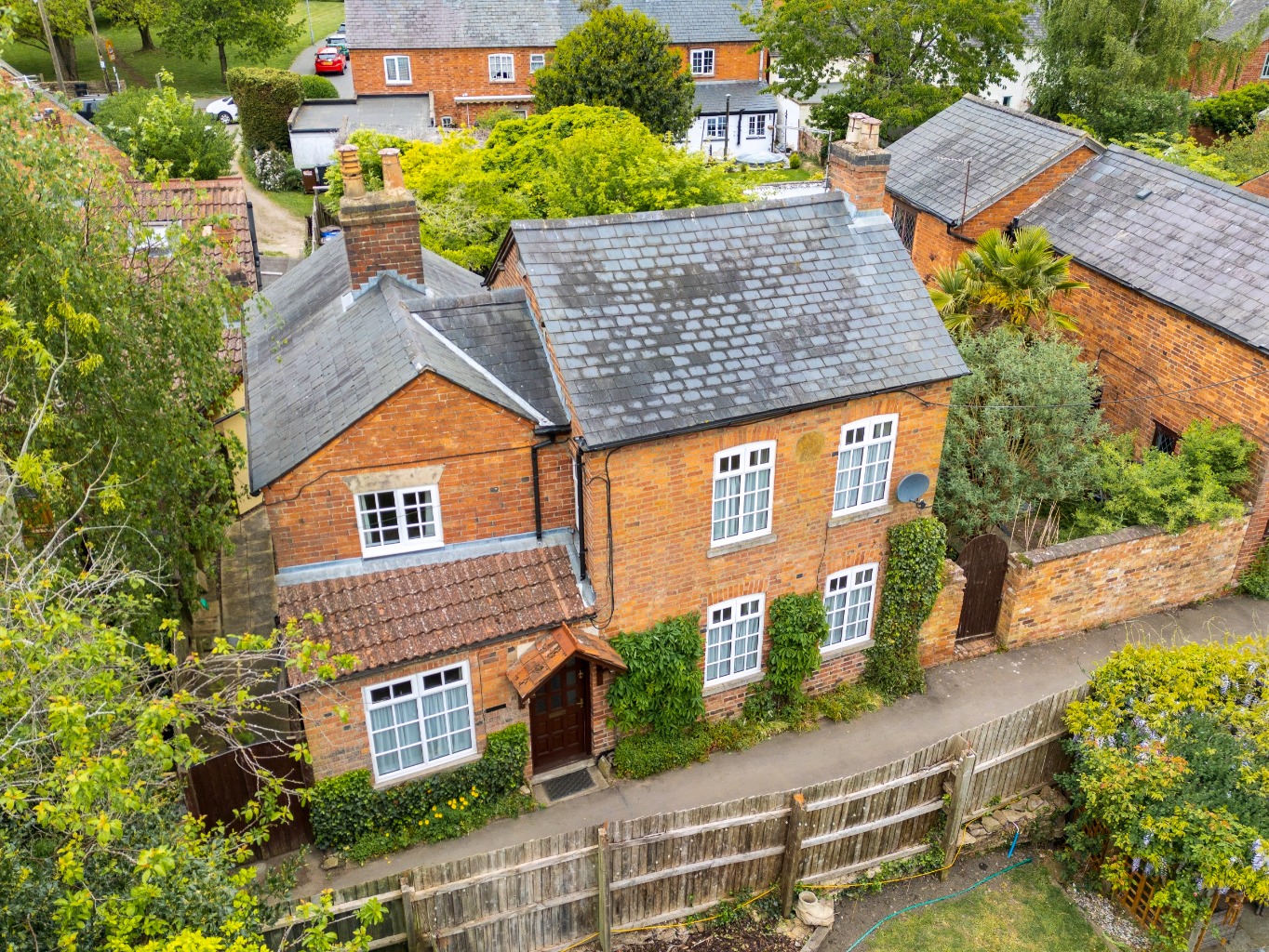 Chapel Lane, Crick, NN6 7TW
