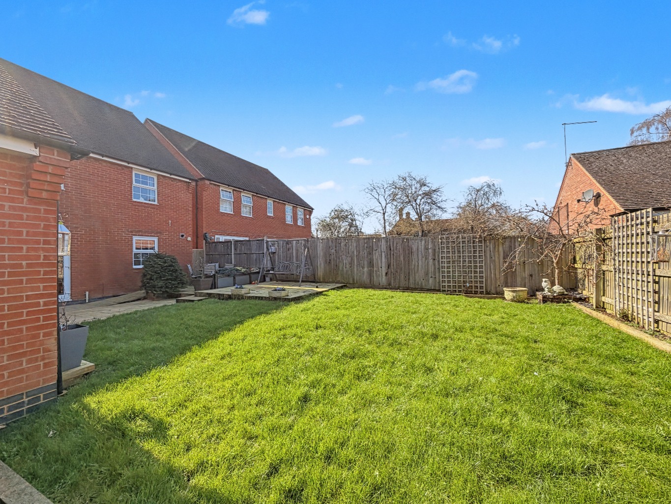 19 Coleman Close, Crick, NN6 7GB