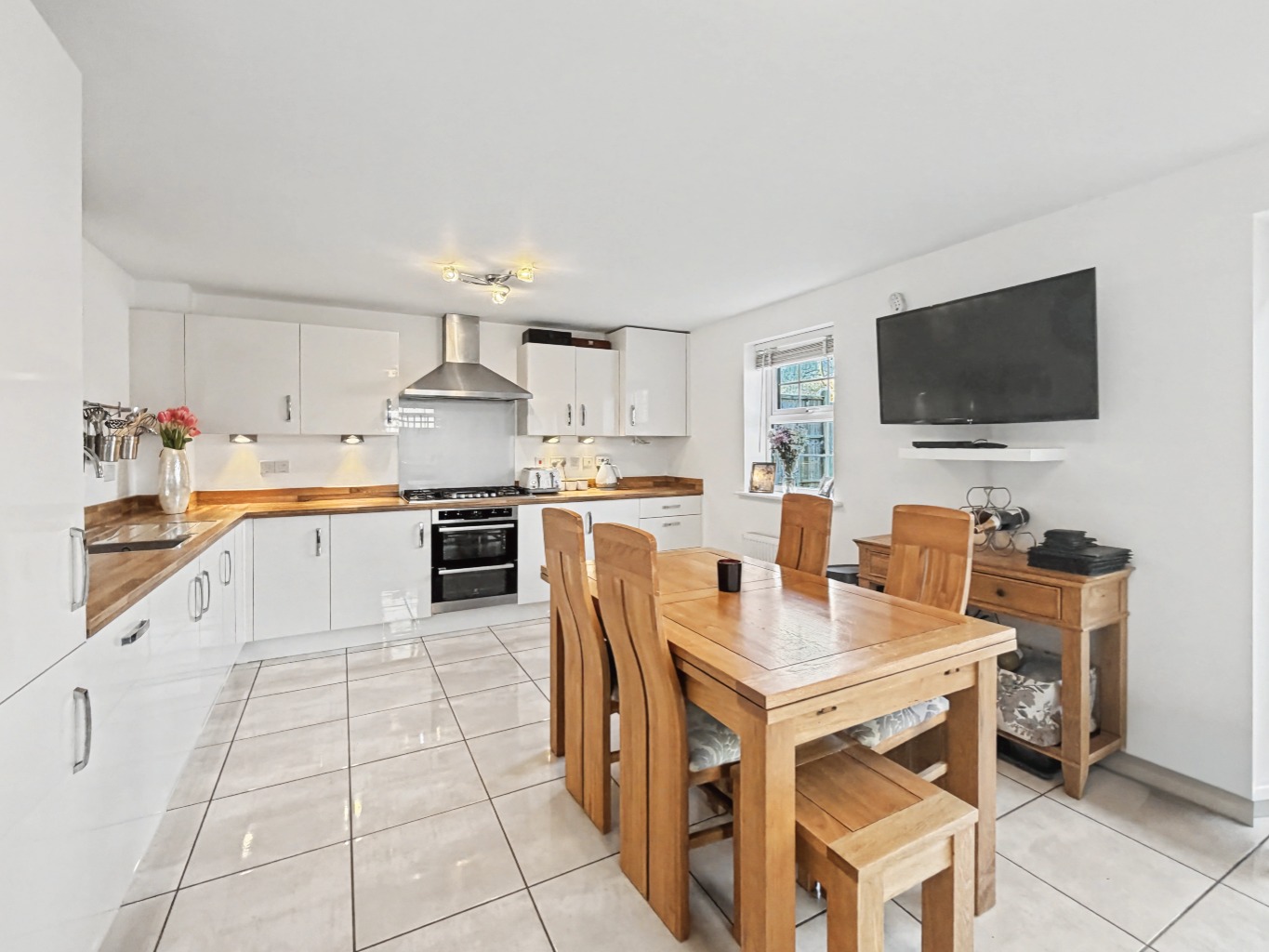 19 Coleman Close, Crick, NN6 7GB