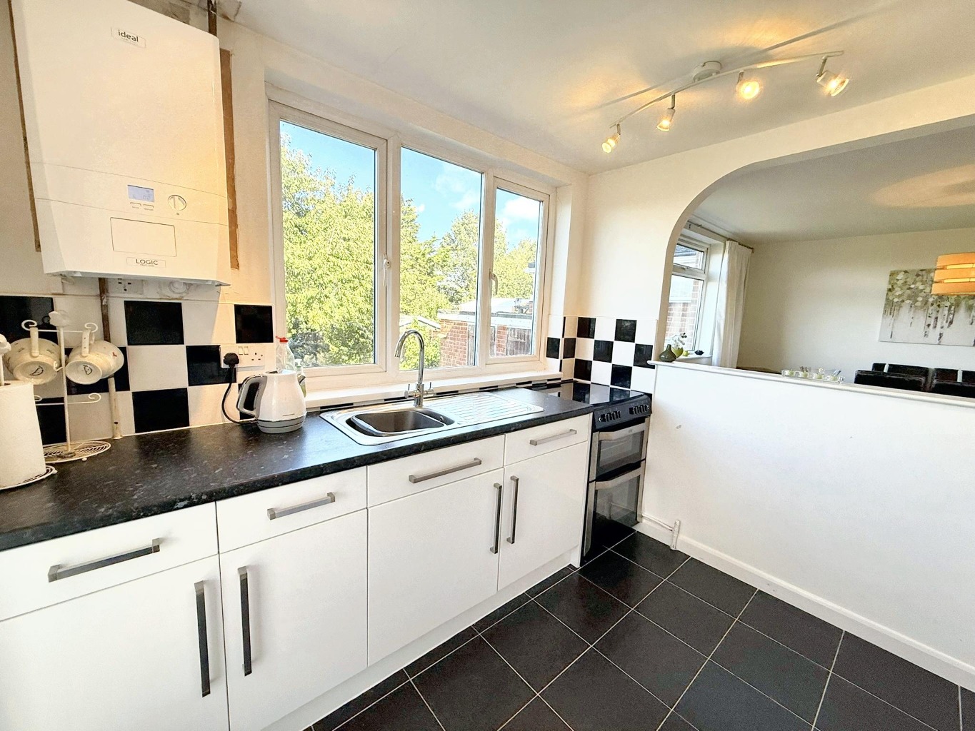 St. Marys Way, Weedon, NN7 4QL