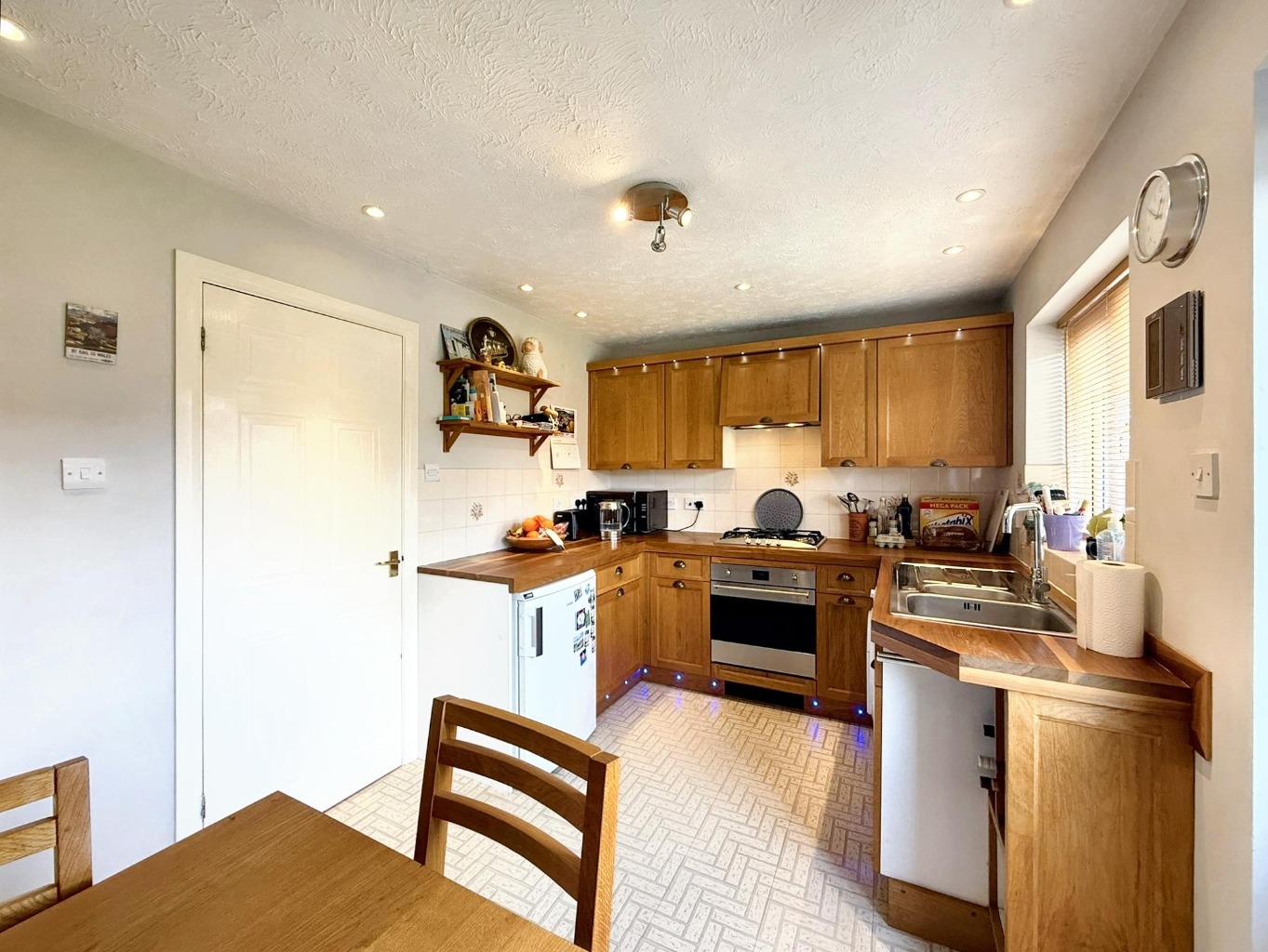 Highlands Drive, Daventry, NN11 8ST.