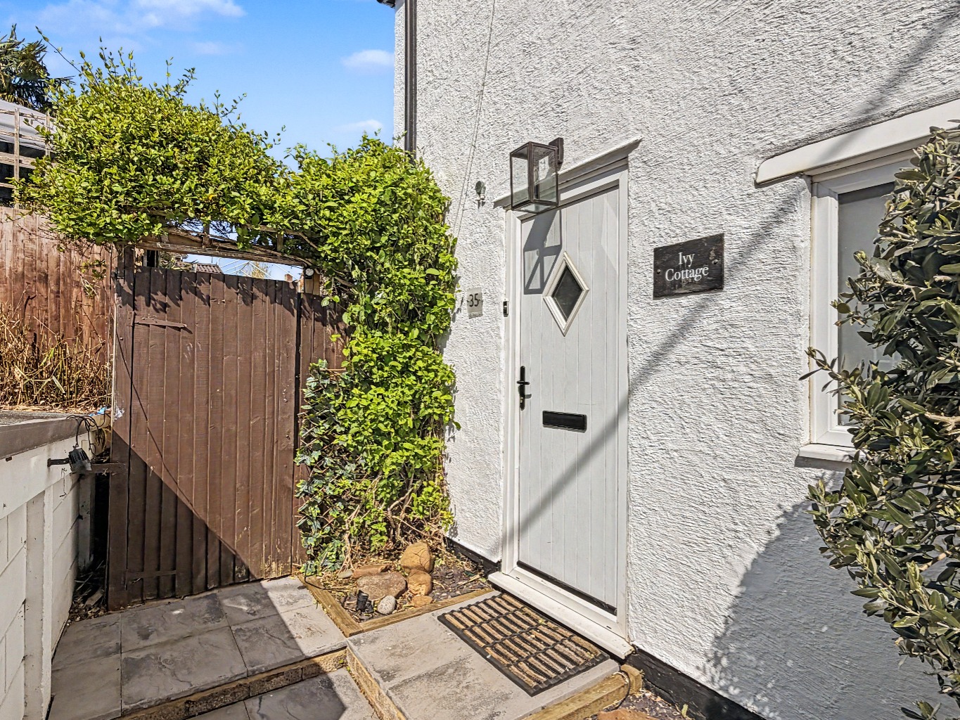 Ivy Cottage, 35 New Street, Weedon, NN7 4QS