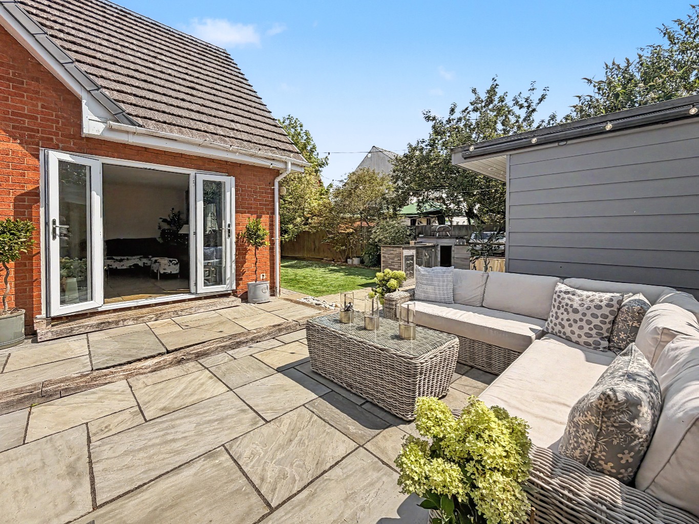 Little Oaks, 12a Oak Lane, Crick, NN6 7SS