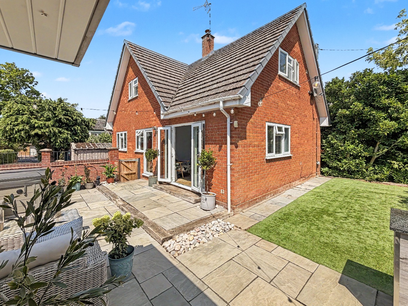 Little Oaks, 12a Oak Lane, Crick, NN6 7SS