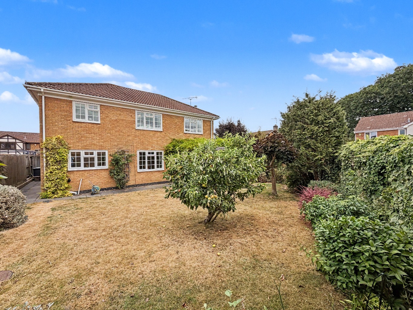 2 Wolsey Close, Crick, NN6 7XE