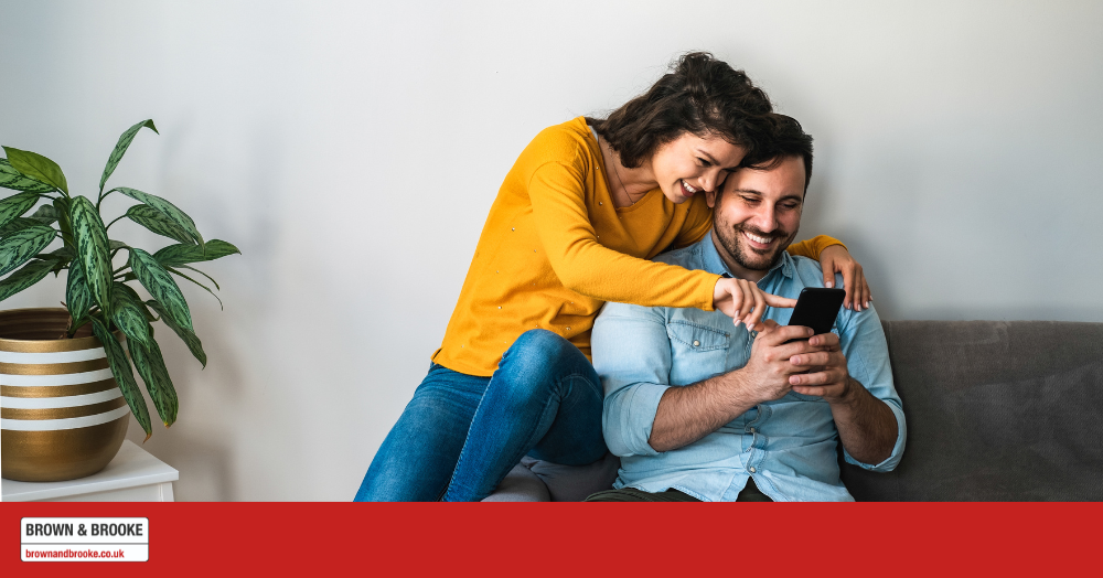 WHY you should look for an agent with *regular contact* and *quick response* times