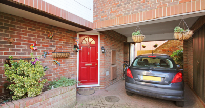 Four Bedroom Mews House within the City Walls .................TO LET