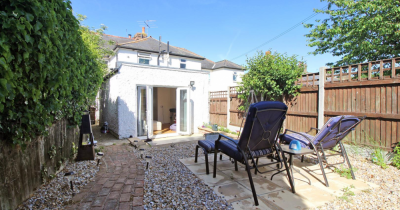 The Glen - Large Two Bedroom Cottage - Parking -  Upstreet