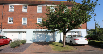 Contemporary Townhouse in Sought after Willowbank -  Sandwich