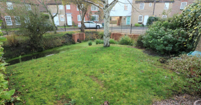 ITS ALL ABOUT THE LOCATION !  TWO BEDROOM COTTAGE SANDWICH