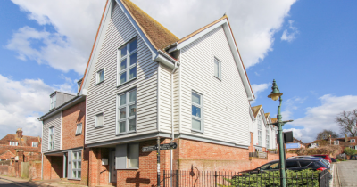 IN THE HEART OF THE CITY - LARGE ONE BEDROOM APARTMENT - TO LET