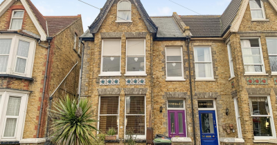 TOP FLOOR TWO BEDROOM APARTMENT - NO FORWARD CHAIN -  HERNE BAY