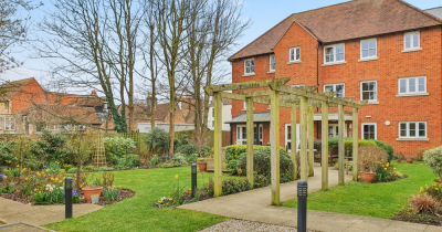 EXCLUSIVE OVER 60s RESIDENCE - CLOSE TO THE CITY - CANTERBURY