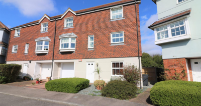 SPACIOUS FOUR BEDROOM FAMILY HOME - SANDWICH