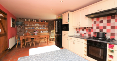 SPACIOUS THREE BEDROOM BARN CONVERSION - WORTH - DEAL