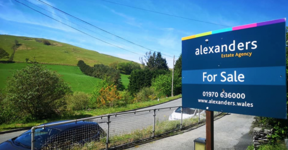 Should you use more than one Estate Agent to sell your home?