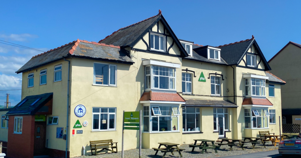 MORLAIS - 11 BEDROOM HOUSE / YHA BORTH