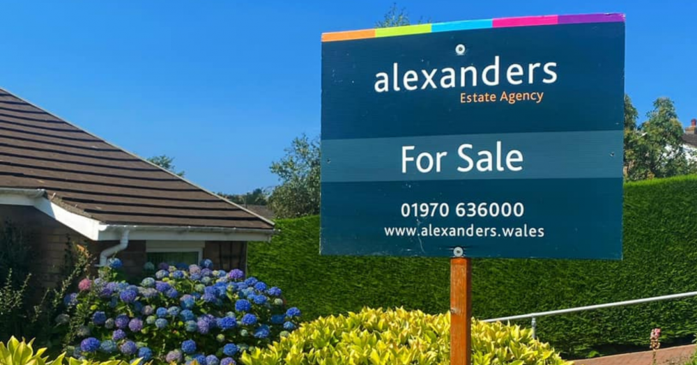 Do I need a for sale board to sell my home?