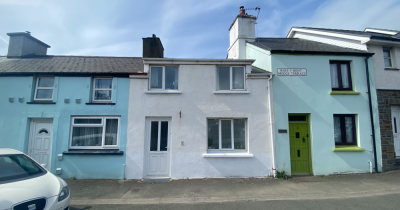 Bridge Terrace, Llanbadarn Fawr - 3 Bedroom Cute Cottage