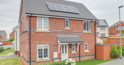 Take A Look👀! 🏡 Three Bed Detached House In Oakenholt🏡