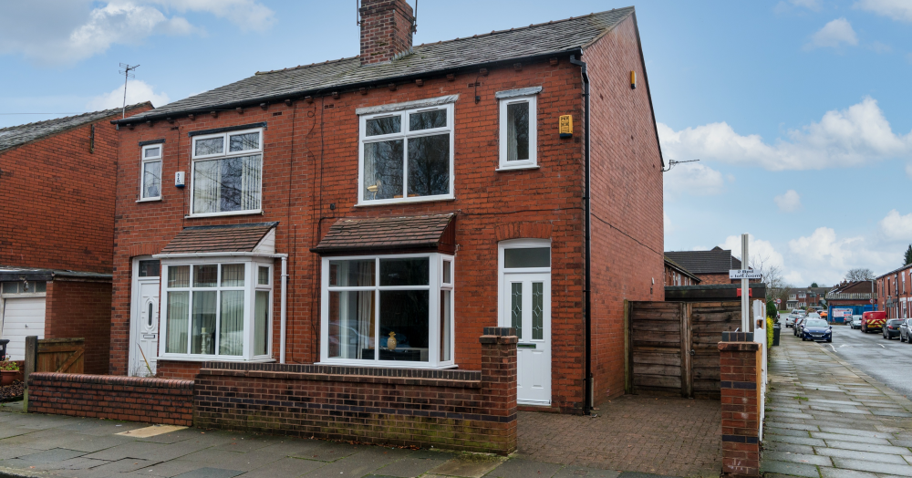 STUNNING 3 BEDROOM, REFURBISHED PROPERTY FOR SALE